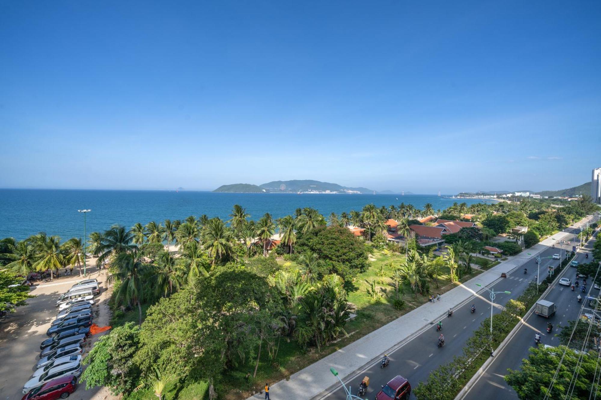 Khach San Nami Nha Trang Hotel Екстериор снимка